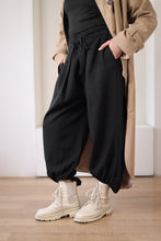 “Ballon pants”.
