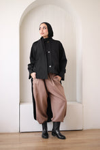 “Ballon pants”.