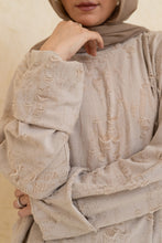 ‘Daily Set’ in Beige