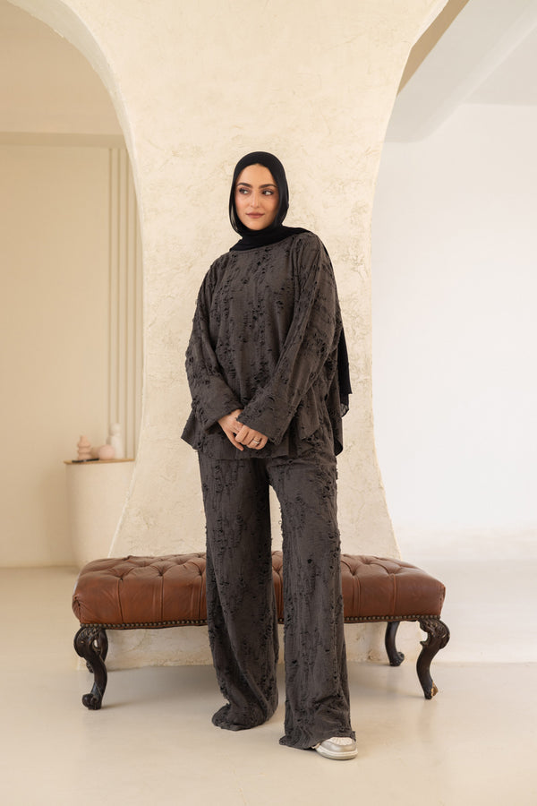 ‘Daily set’ in Grey