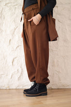 “Ballon pants”.